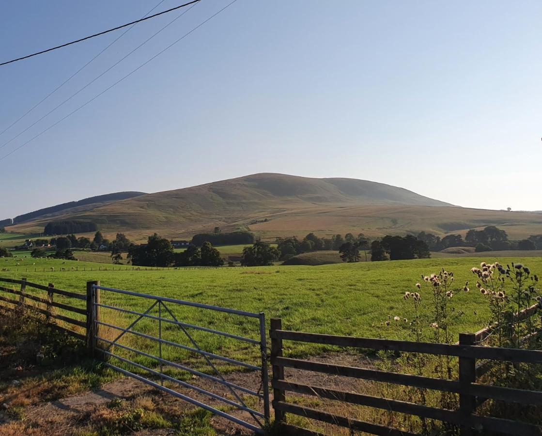 The Granary At Tinto Retreats, Biggar Is A Gorgeous 3 Bedroom Stone Cottage Wiston  Exterior foto