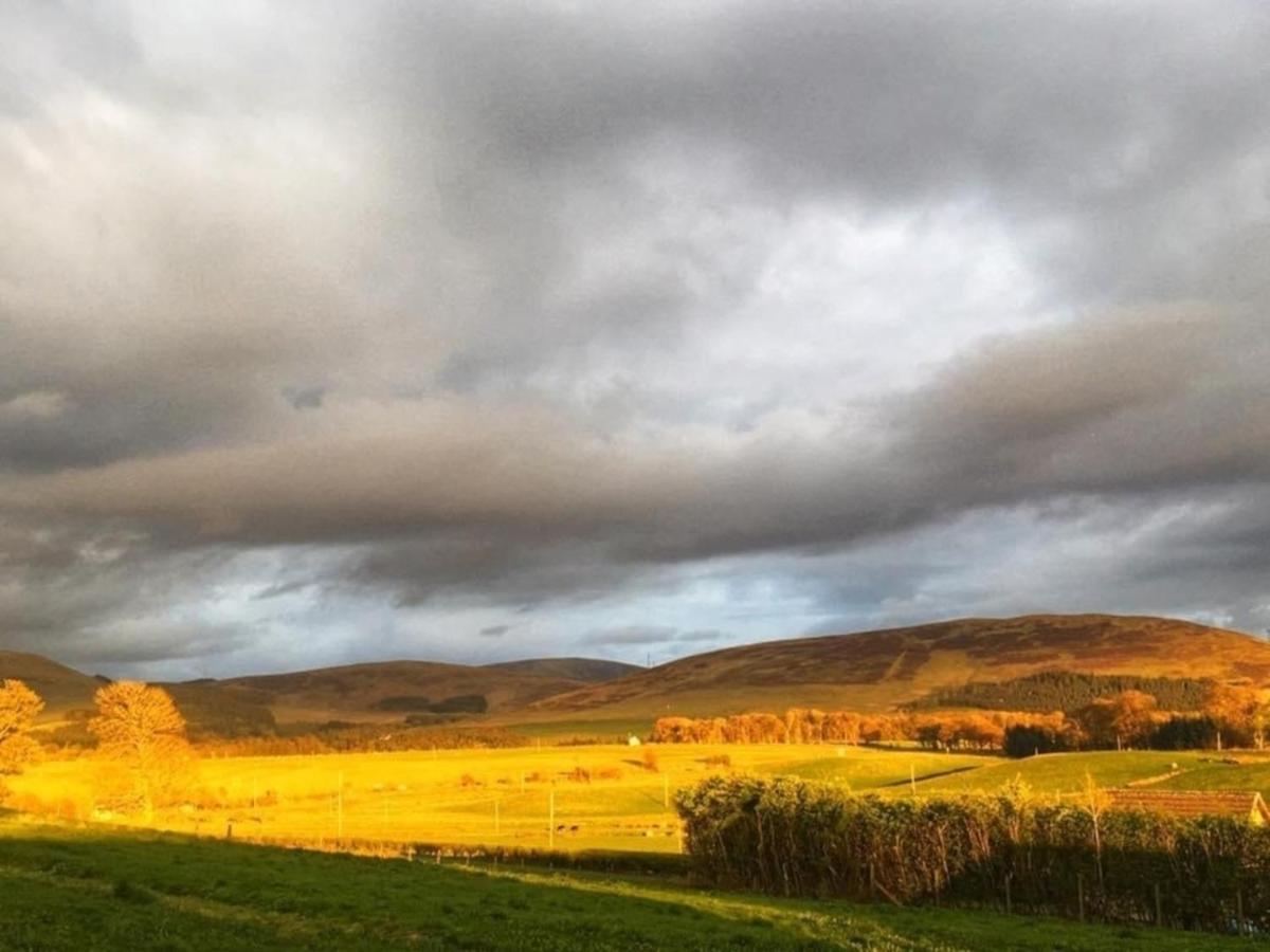 The Granary At Tinto Retreats, Biggar Is A Gorgeous 3 Bedroom Stone Cottage Wiston  Exterior foto